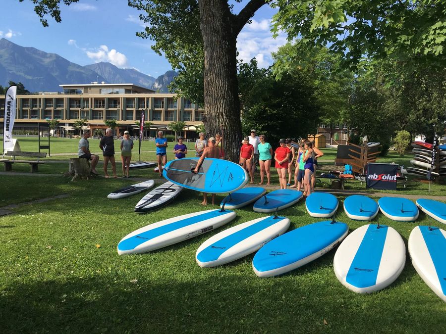 Vermietung von Stand Up Paddle Boards direkt Thunerseeufer beim Deltapark Resort in Gwatt bei Thun
