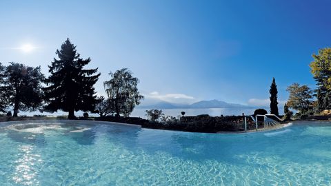 Solbad mit Bäumen am Thuenrsee im BEATUS Wellness- & Spa-Hotel