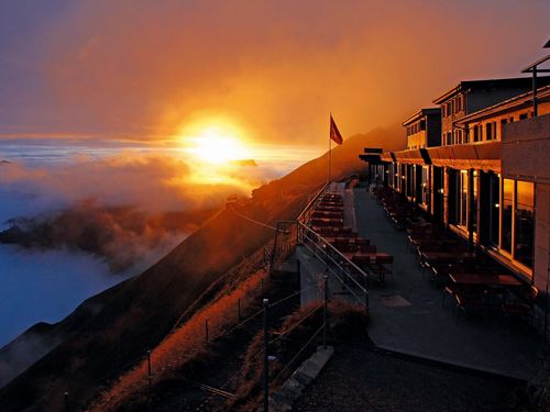 Abendstimmung im Sommer beim Restaurant auf dem Brienzer Rothorn