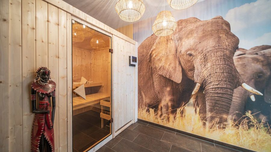 Im Hotel Zeit & Traum ladet die Sauna zum Entspannen ein.