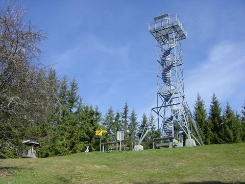 Blumenturm in Schwanden verspricht eine grossartige Aussicht über das Berner Oberland und das Emmental bis in den Jura