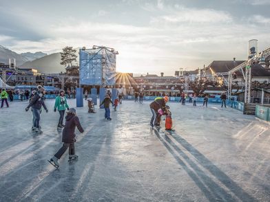 Eisfeld ICE MAGIC Top of Europe ICE MAGIC Eisfeld in der Abendstimmung