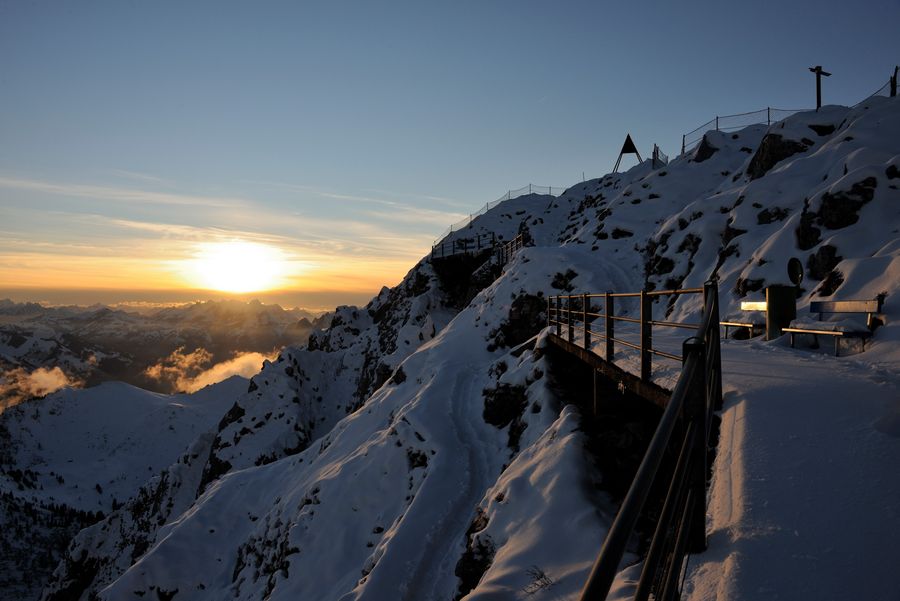 Abendstimmung mit Sonne auf dem Stockhorn
