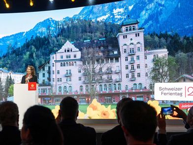 Brigitta M. Gadient spricht am Schweizer Ferientag Brigitta M. Gadient, Präsidentin Schweiz Tourismus spricht am Schweizer Ferientag in Interlaken