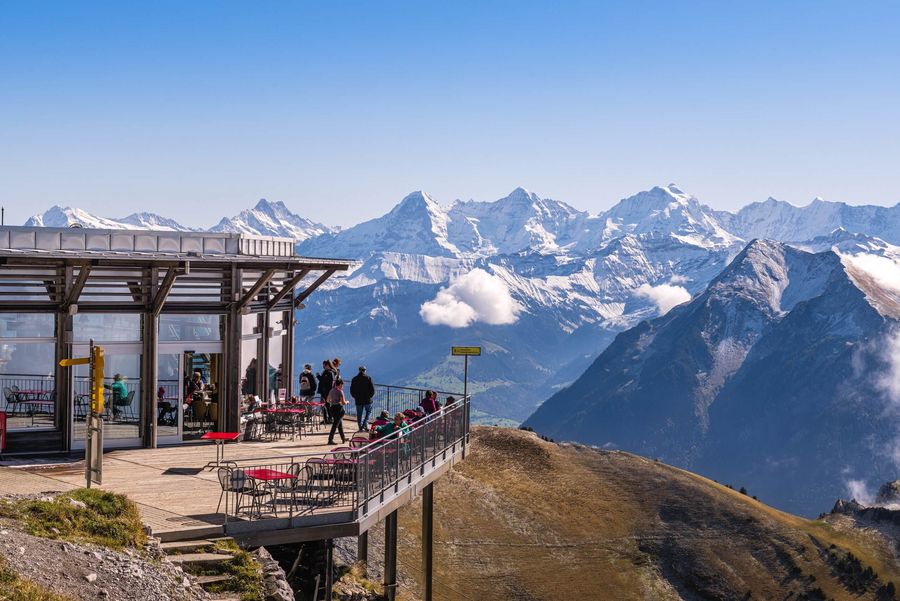 Panoramablick auf Berge vom Restaurant aus