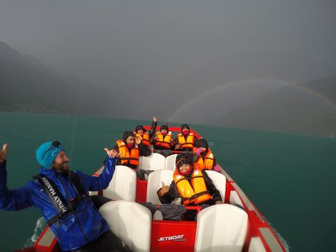 Jetboat Tour auf dem Brienzersee mit Regenbogen